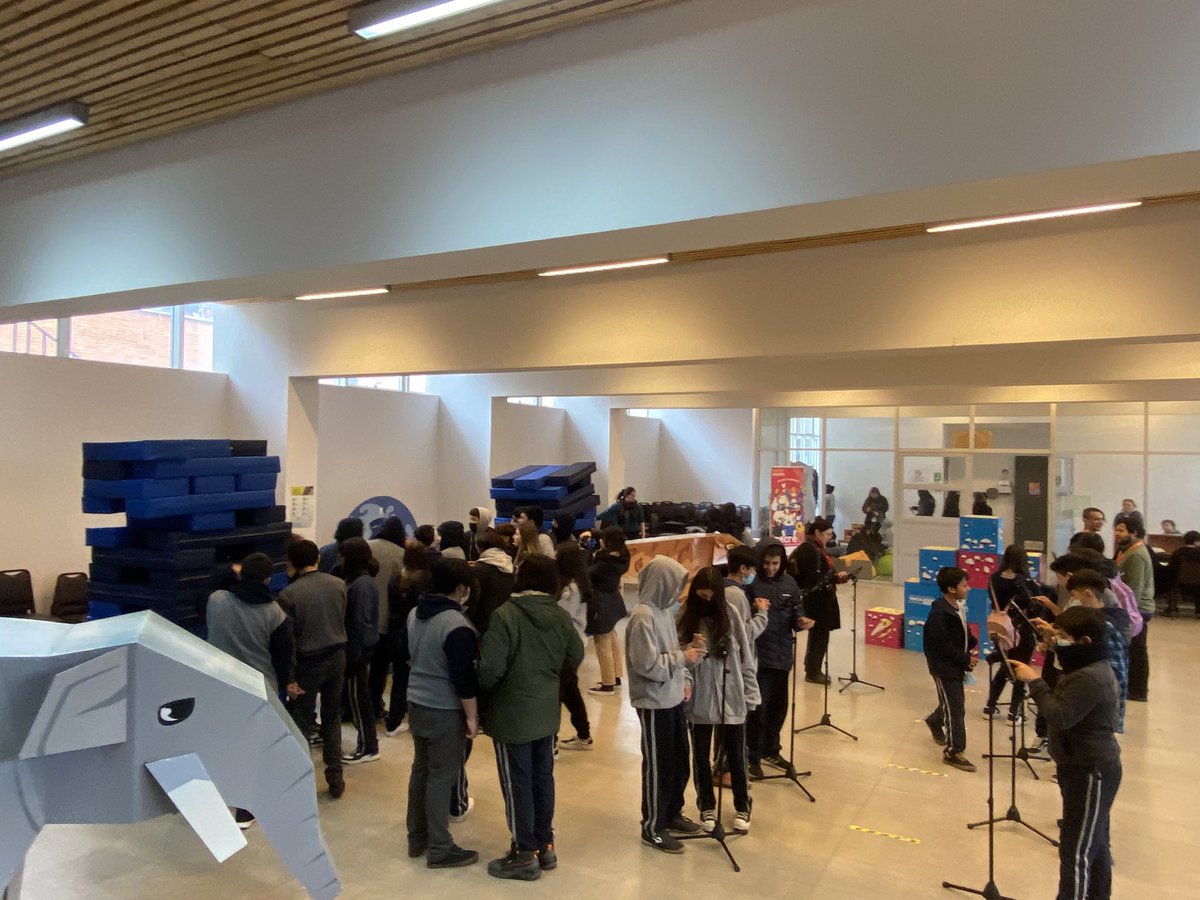 ExploraMaule's tweet photo. 🧬Hoy en #Cauquenes, 👧🏻👦🏻 Niñas y niños juegan, aprenden y celebran el conocimiento en #LaCienciaPopular
🧪Experimentos, videojuegos, Jenga del Agua y #Cubios 🦊🦕🐧
📲 Sigue todas nuestras actividades en redes sociales @exploramauleciesecre https://t.co/XeMnUmBptg