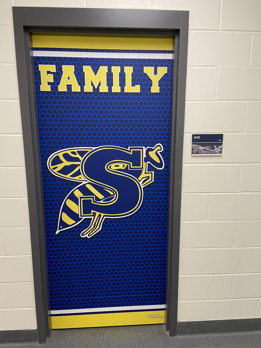 armourwrapsdfw's tweet image. Also did some #doorwraps for @svillebaseball @stephenvilleisd while we were out there! Thank you again for the opportunity @StephenvilleAt1 @StephenvilleAt2!! #lockerroomgraphics #customgraphics #schoolbranding @tasanet @OfficialTHSADA @THSCAcoaches