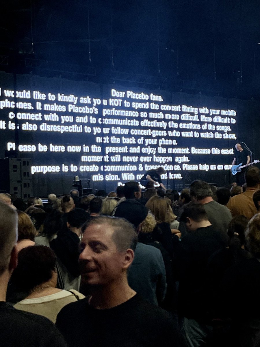 AndySchmitt9's tweet photo. Tonight #placebo #stuttgart https://t.co/H6J9vaQ3zW