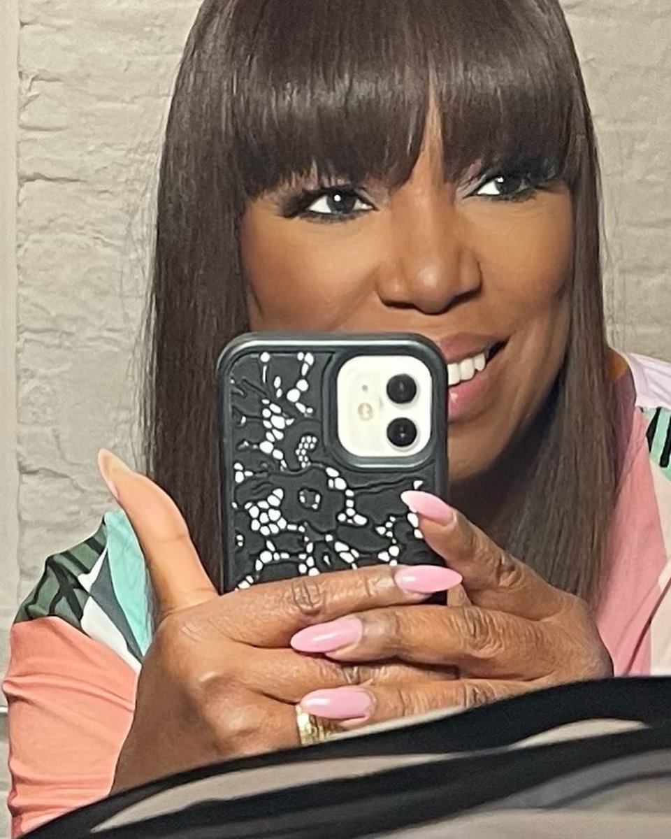 All in a day’s work…

 #tuesdayvibes #dreamlive #purposeatwork #servingBlackwomen #next

Hair: <a href="/AmoyCoutureHair/">AmoyCoutureHair</a> 
Makeup: Darya Latham 
Dress: <a href="/marcohalldesign/">marco Hall</a>