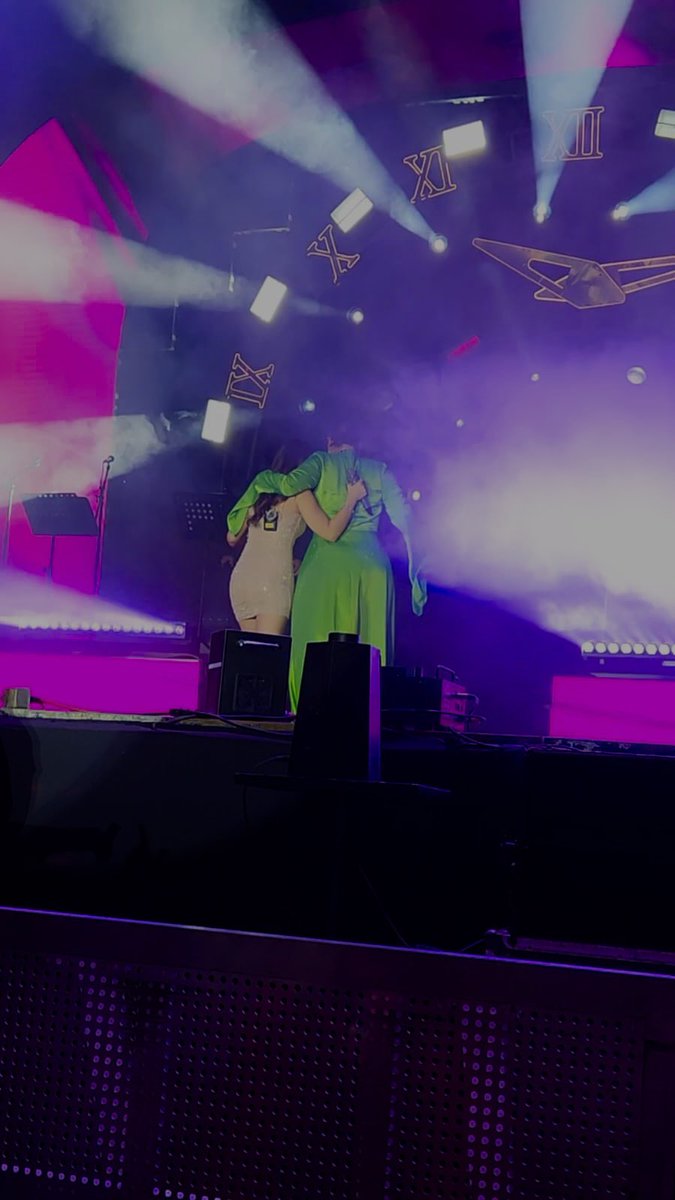 IsabelaOrtega15's tweet photo. Felicidades a mi bushona favorita @yuritaflowers 🥹💜💜🫶🏽Gracias por todo tu arte, por tu gran persona y humildad. Ojalá algún día nuestros caminos se crucen de nuevo. Espero llegar a ser tan grande como tú🤍. Te amo, sigue brillando Dtb❤️‍🩹🦄 btw espero te lleguen mis flores jajsj https://t.co/10P298OSbF