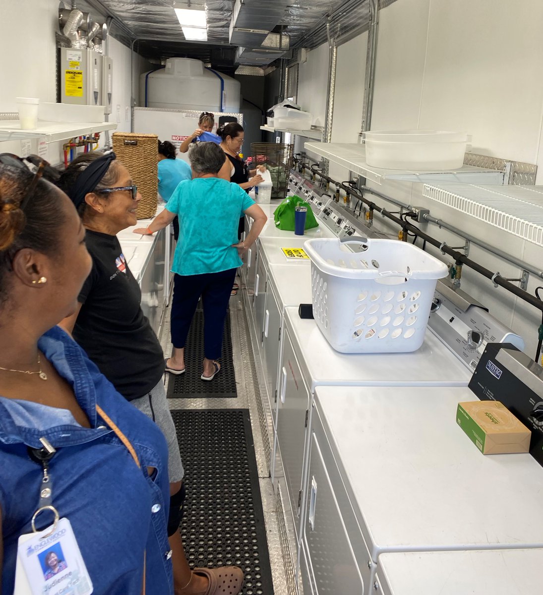 Nearly a week after Hurricane Ian devastated communities in Southwest Florida, we are seeing the best of humanity shine through. Learn about a few of the many ways HCA Healthcare colleagues are taking action to help those in need: bit.ly/3EloxKG. 

#CareLikeFamily