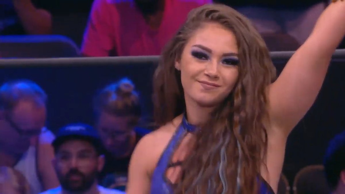 Ms_Bad_Jedi's tweet photo. It's a #SkyeFall for Robyn Renegade, Skye Blue gets the win!!

#AEWDark https://t.co/trYNVHZEJO