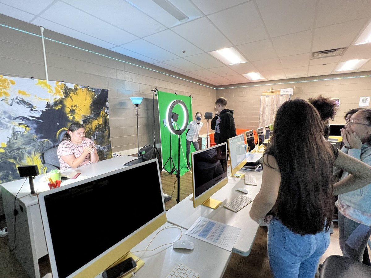 Student Broadcast Club has officially started filming our 1st video of the year! #sparkleon #D76Diamonds <a href="/DLDistrict76/">Diamond Lake District 76</a>