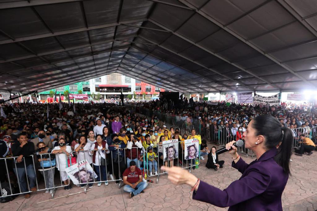 Claudiashein's tweet photo. En Iztacalco junto con @A_QuinteroMX rendimos informe a l@s vecin@s sobre nuestras acciones de gobierno en casi 4 años. 

Para nosotr@s es fundamental la cercanía con la gente, no somos un gobierno de escritorio. Gracias por acompañarnos @mario_delgado

#HonestidadQueDaResultados https://t.co/6qKnzsWDYk