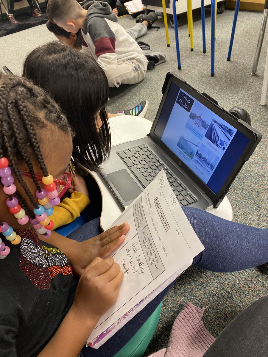 MSchmidt2019's tweet photo. 3rd graders work with a partner to research countries around the world to learn more about the relationship between physical and human characteristics🌎🌍🌏 @hillerwildcats  #wearelamphere https://t.co/s0n6f6bA4j
