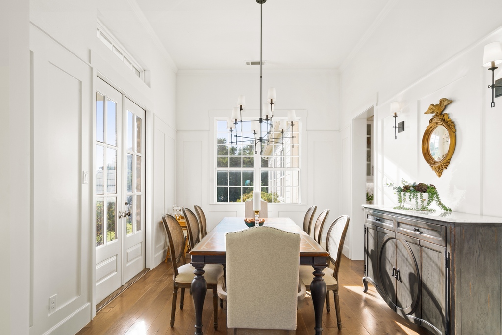sharp_frame's tweet photo. Interior design at its finest✨ Check out the full gallery for this home in Whitesboro, TX. Shot by Debbie for our client @victorhvo
#texashomes #texasrealestate #photographer #sharpframemedia #dfwrealtor #fortworthrealestate #satx #homedecor #dallasrealestate #sanantonio https://t.co/tisc3Sq0qP