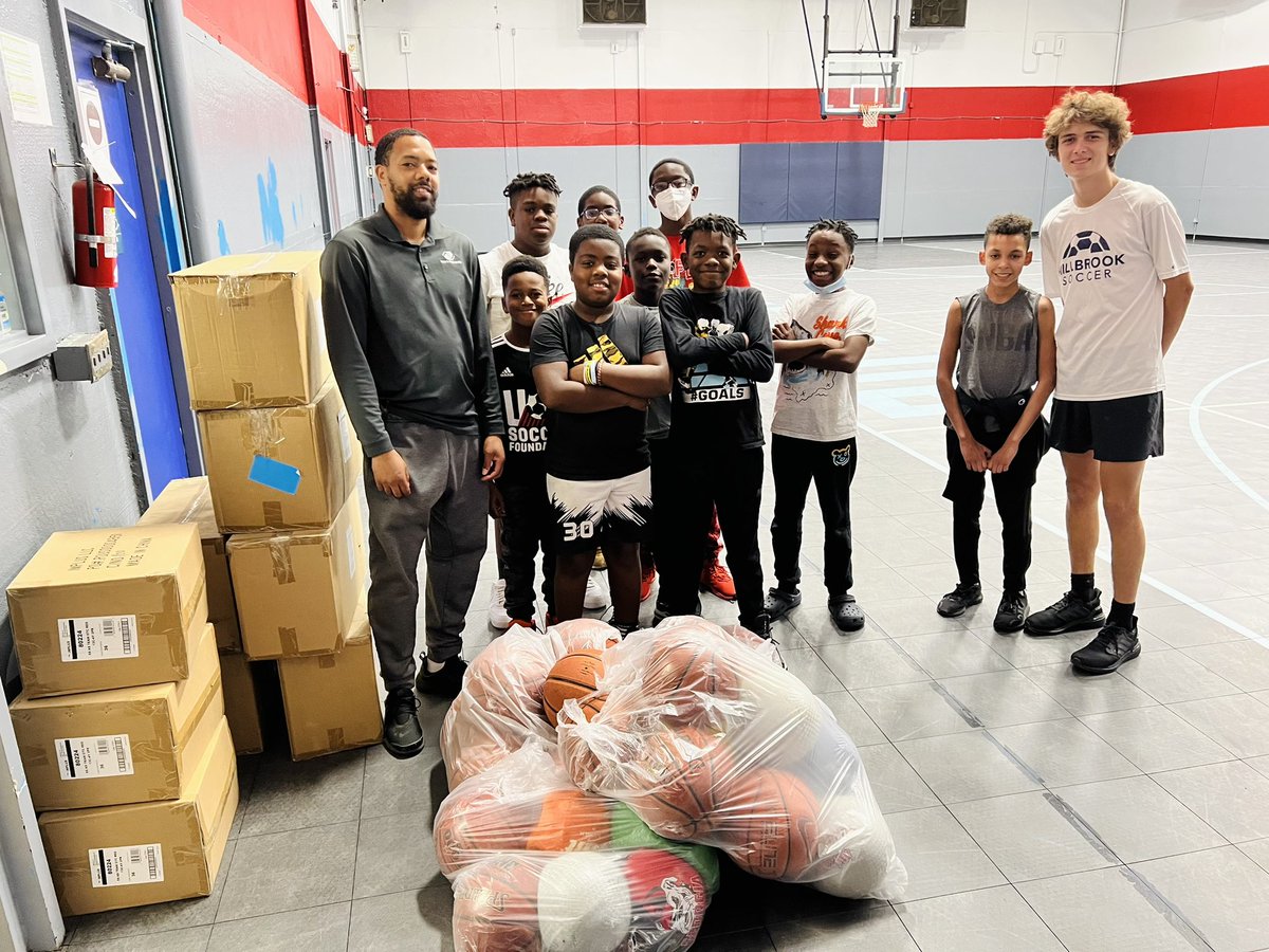 donatesport's tweet photo. Many happy faces today when I dropped off 30 basketballs and 300+ pairs of soccer socks for the upcoming season. #RaleighBoysClub #youth #donate #implus https://t.co/6UMTZi7ZXk