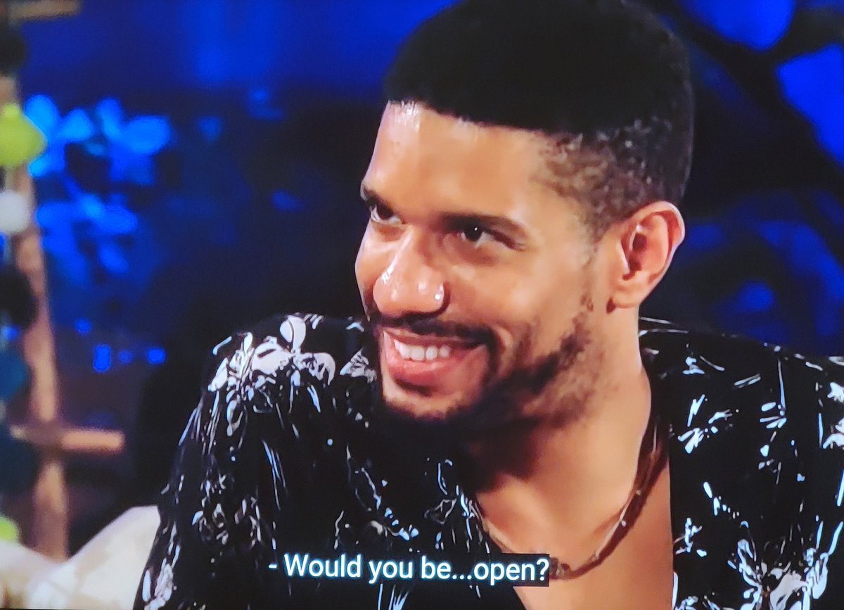 myemtv's tweet photo. Me calling Pizza Hut at 2:30 AM #BachelorInParadise https://t.co/U2G2riW9LT