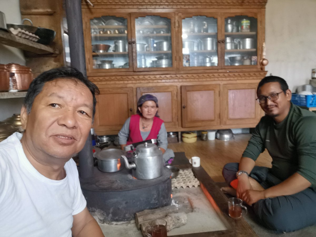 jagbudhamagar's tweet photo. Heading to Beyul Pema Chhal (Helambu).
#Beyul #helambu #traveling https://t.co/G9jbT9vUAQ