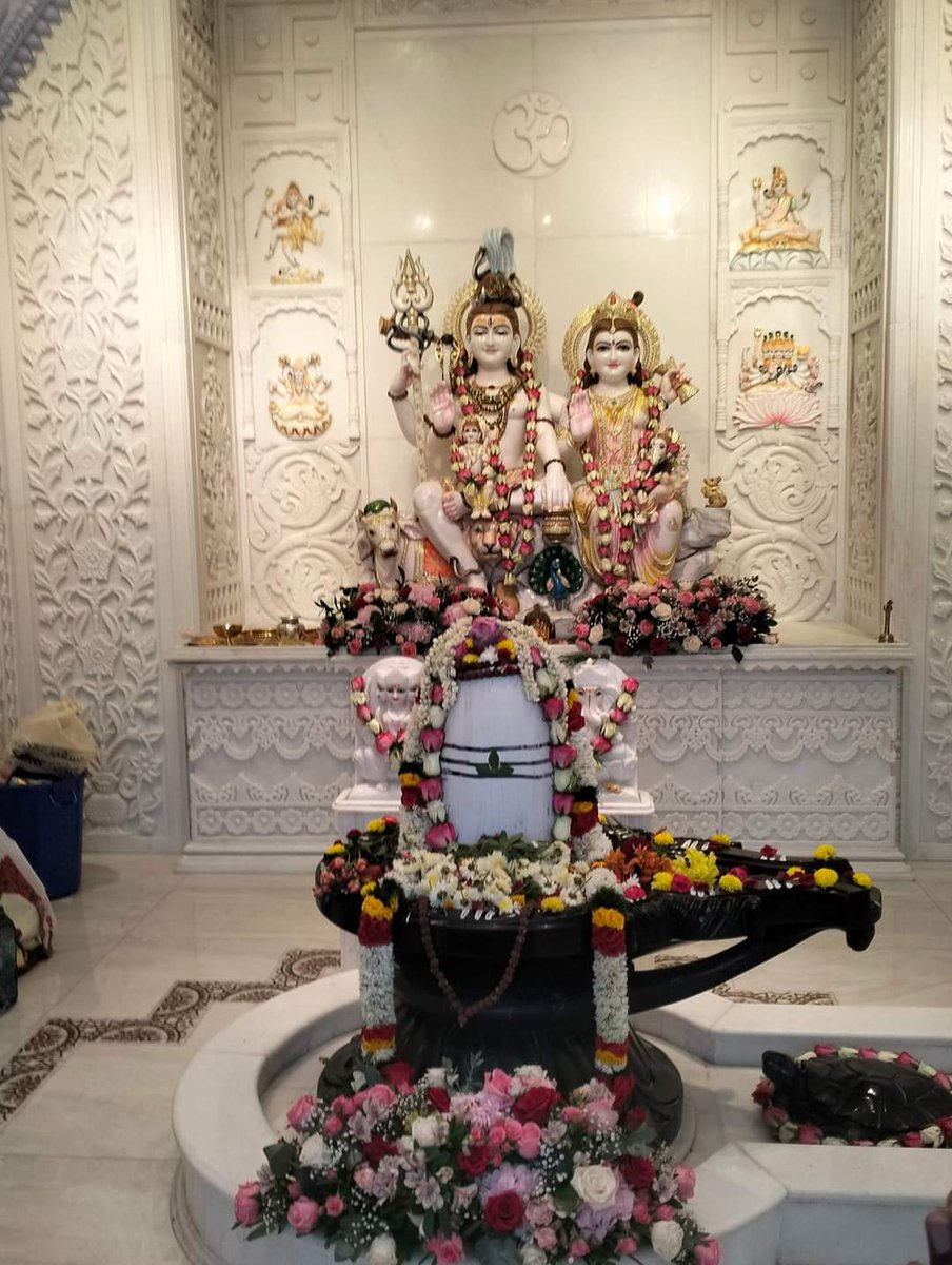 Laxmisha5's tweet photo. Dubai's new Hindu temple with 16 deities to open from Dashara.

officially open to the public on October 5 
The temple has 16 deities including from South India and a separate section for Guru Granth Sahib. 
@LostTemple7 @IndiaTales7 https://t.co/7ooswXGtwS