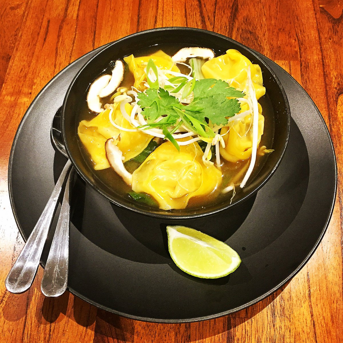 RBiekens's tweet photo. Reminiscing about how good this Chicken Wonton Soup was! This was the first homemade meal that I cooked for my partner Sarah, after moving into our new home. 😋 

#GozneyFoodStories #Homemade #ChickenWontonSoup @gozney https://t.co/q0Tb2ZWbd0