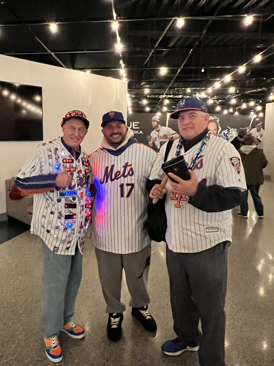 Jimmy_the_Gent6's tweet image. The fckin Pinman and Cowbell guy! Im def hittin a parlay tonight. Collectors items 🥴 #Mets #GamblingTwiitter #Pinman #Cowbell