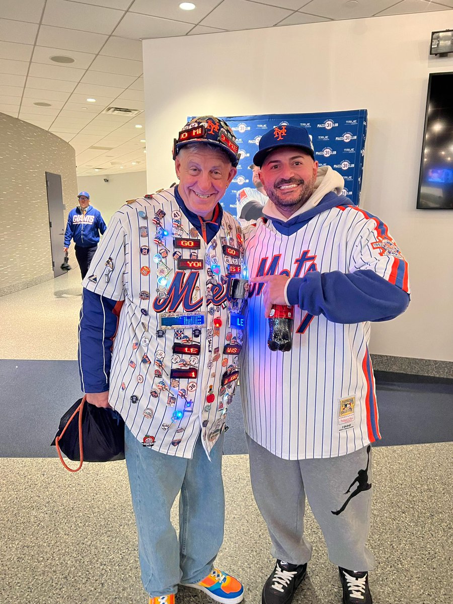 Jimmy_the_Gent6's tweet image. The fckin Pinman and Cowbell guy! Im def hittin a parlay tonight. Collectors items 🥴 #Mets #GamblingTwiitter #Pinman #Cowbell
