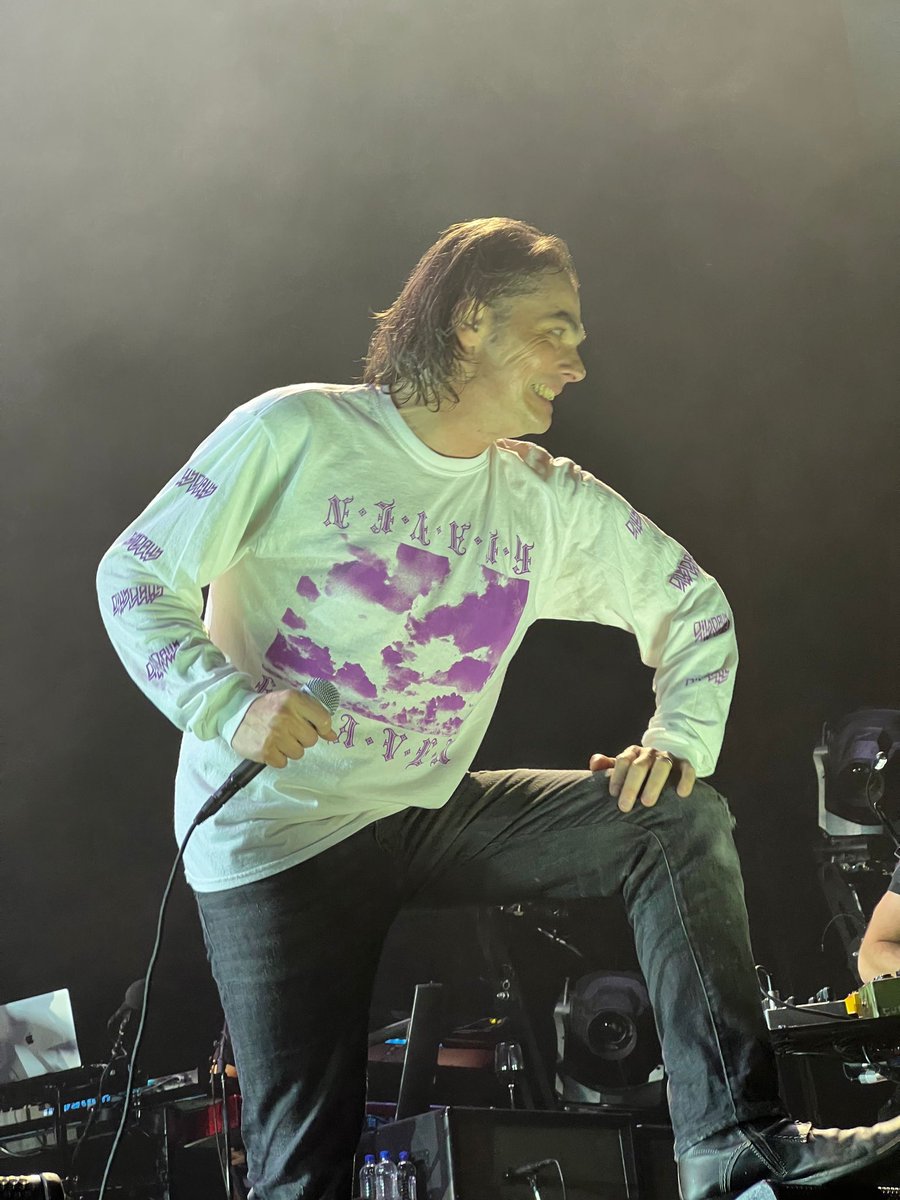 pitstoposcar's tweet photo. i just 😭 

@/roam.tacoma on insta 

#MCRTACOMA https://t.co/cb8tRKa9dc