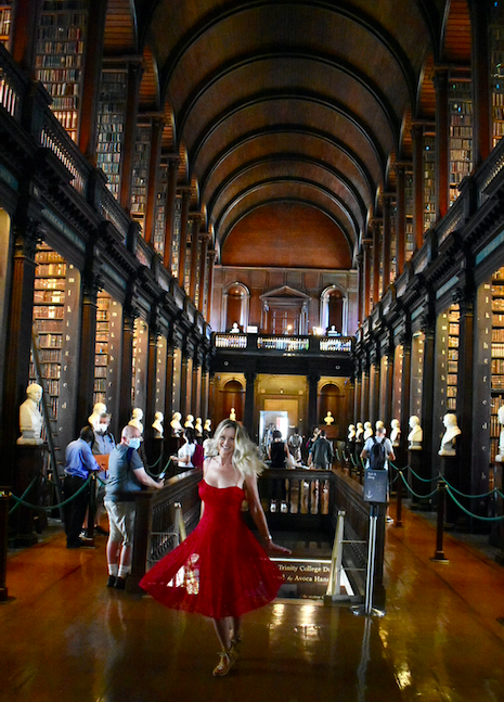 GoddessLife's tweet photo. "I have always imagined that Paradise will be a kind of library" Jorge Louis Borges
.
Turning into the red dress dancing girl 💃 the Old Library at Trinity College Dublin, the most beautiful library in the world.
#libraryporn #librarytwitter #dublinireland #trinitycollege https://t.co/F21bGXf5xf