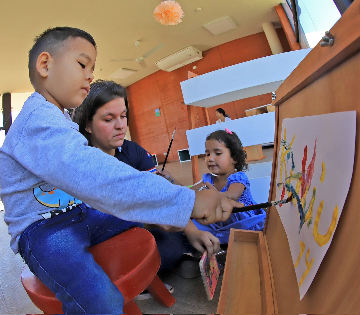 silvana_abdo's tweet photo. ¡Un nuevo Espacio de Desarrollo Infantil EDI @kunuugovpy ya funciona en la ciudad de José Falcón, departamento de Presidente Hayes, en el predio de la Escuela Antoliano Garcete! 

Felices de seguir habilitando lugares para que nuestros niños reciban atención integral. ❤️ https://t.co/lPgaNij8Ax