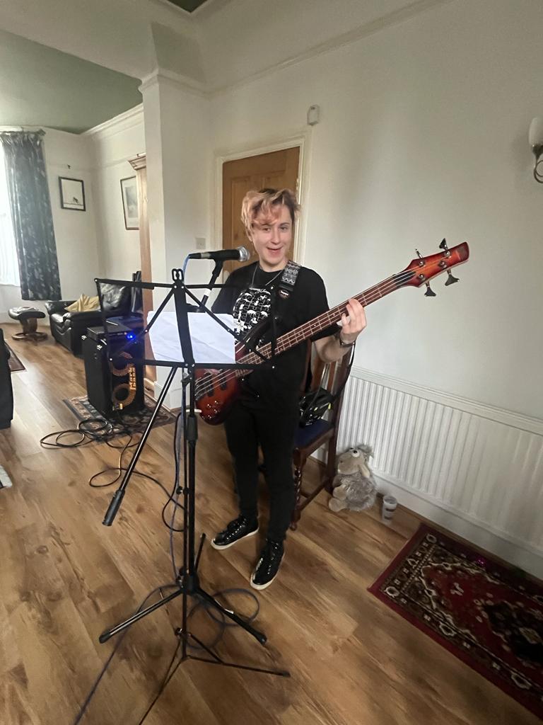 Getting back into the groove with a new song about Werewolves (of course) and a band meaL (ditto). #dreamheadsband #indie #originalmusic #werewolf #Moonlitsky #beanburgers #band #music #bass