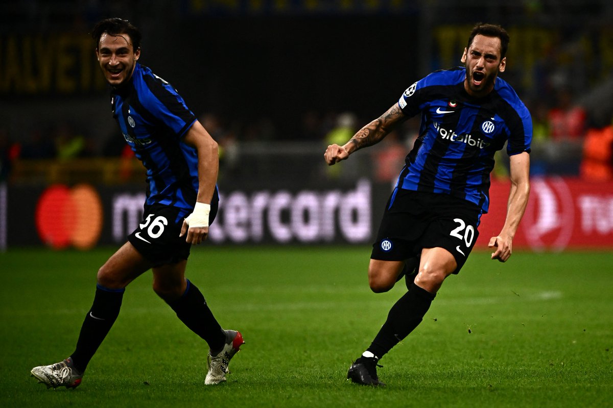 relevo's tweet photo. ⬇️ Brujas e Inter vencen por la mínima a Atlético y Barcelona.

¿Remontarán? https://t.co/kOXVCmfo65