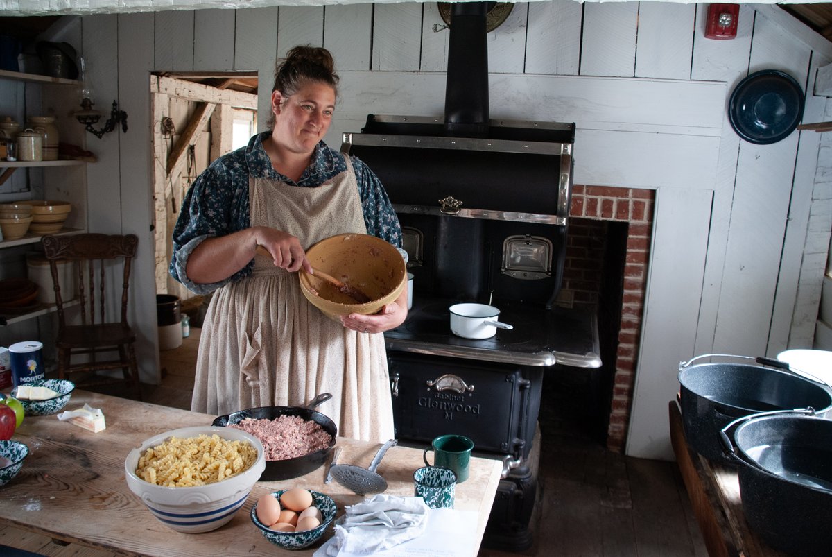 MonmouthTourism's tweet photo. #HistoricLongstreetFarm is offering a cookstove demonstration this Saturday, Oct. 8 from 11 a.m. – 3 p.m. Discover how recipes, cooking techniques and kitchens have changed since the 1890s! #MonmouthCountyTourism #CountyTourism #FallTourism https://t.co/uzGqCW7hxJ