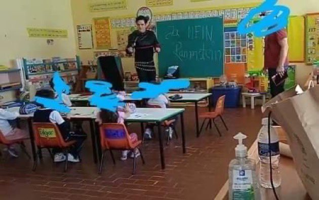 schumisnoopy's tweet photo. México, no sé cómo carajos pero Richard tocó en la plaza para que cualquier persona lo vea, FUE A UNA ESCUELA y estuvo cocinando. Estos días que Rammstein estuvo allá fueron surrealistas, de no creer, estoy tan feliz que la estén pasando tan bien 💖  LOS AMO TANTO https://t.co/A3rpHghkFU
