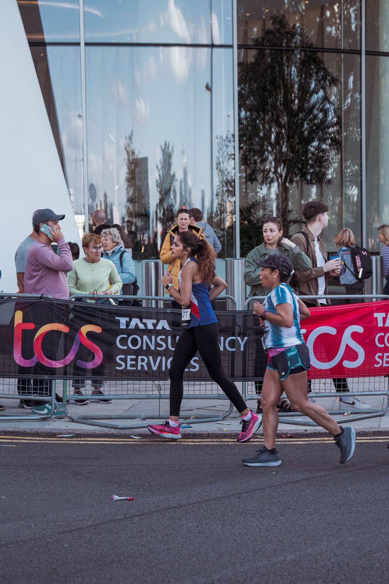 MikeNith1's tweet photo. Following the brilliant performance by runners from 🇵🇰 in @LondonMarathon, I urge everyone to read this article about three Muslim women from South Asia who participated, including Shanze Shah. Inspiring - and hopefully a boost towards growing the numbers  https://t.co/GulkBab92P https://t.co/alK46rO0tn