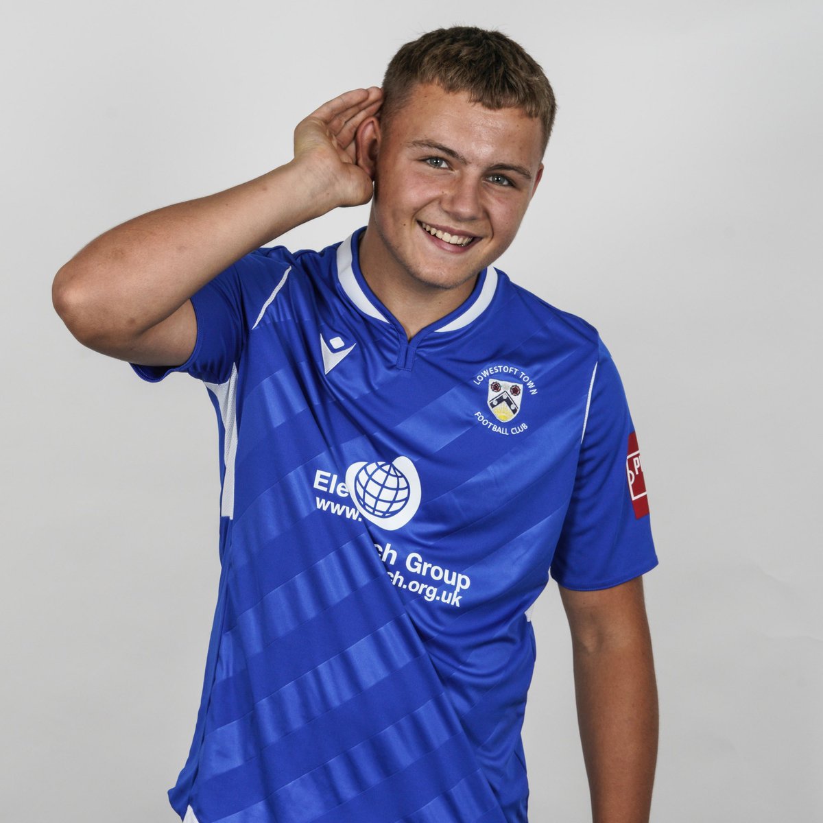 54: GOAL - The Trawlerboys increase their lead with Josh Harvey making it <a href="/gorlestonfc/">Gorleston Football Club</a> 1 @LowestoftTownFC 4 #COYB #LTFC