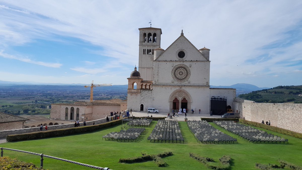 MsMart1970's tweet photo. #Assisi need I say more. Spent a lovely day here yesterday with my wife and son and today we celebrated our 25th wedding anniversary on the feast day of #StFrancisofAssisi https://t.co/ZFrKHesEgF