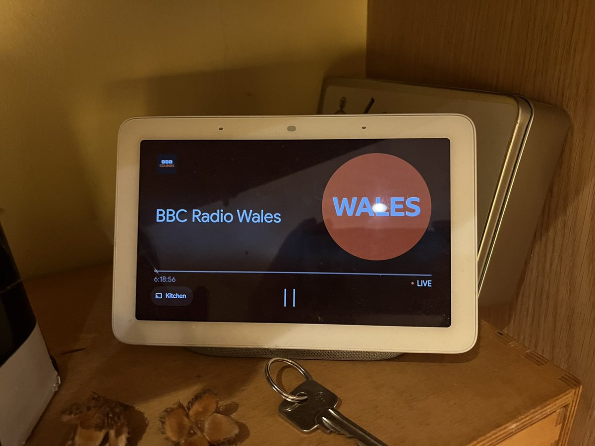 gwylwalgoch's tweet photo. Anybody else manage to catch our team members Dave + @evrahrose on Radio Wales with @huwstephens ? As Evrah said if you can’t be in Qatar - Get to Wrexham! #wrexhamfx #wrecsamcityofculture #huwstephens https://t.co/zU2yhPHnQD