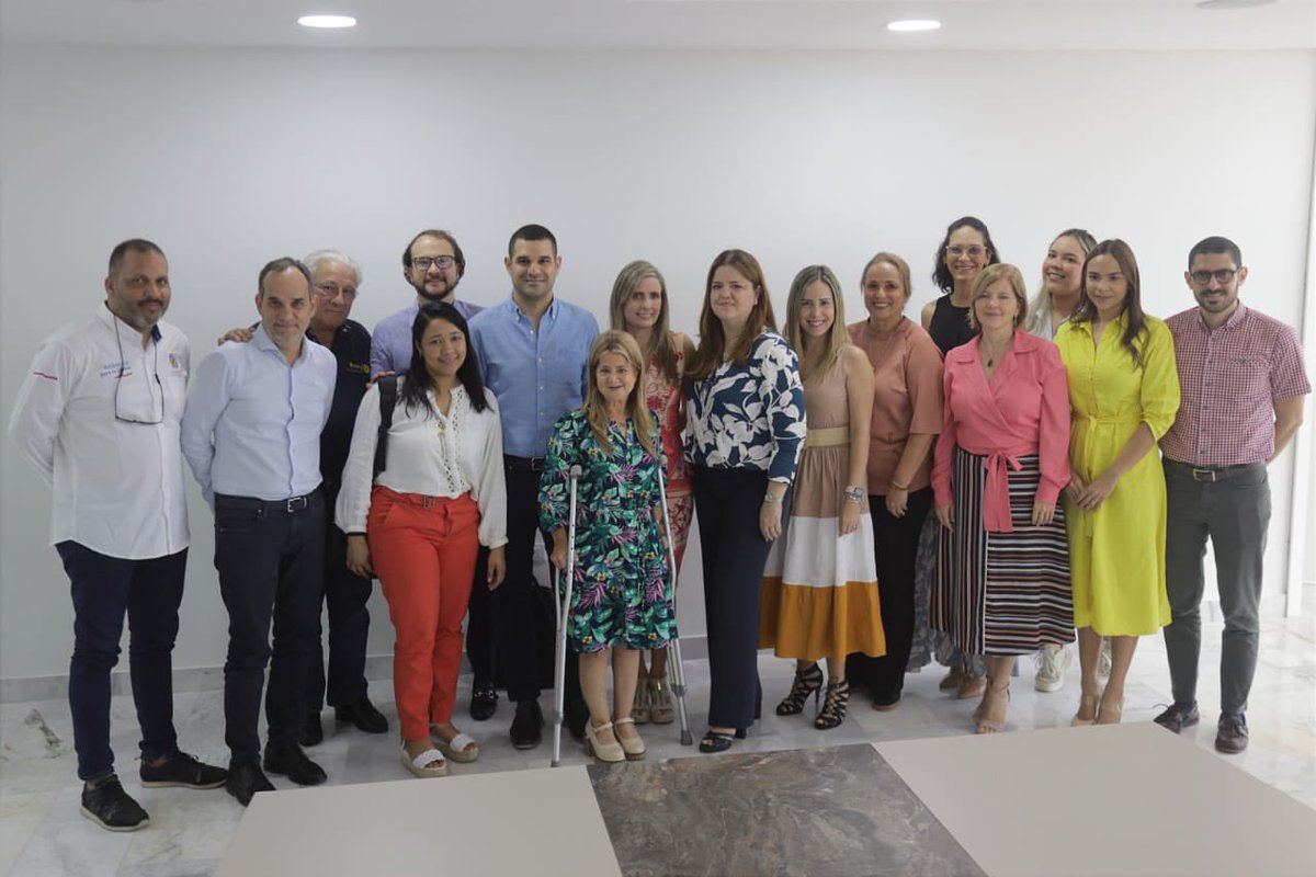 elsanoguerabaq's tweet photo. ¡Con nuestros aliados, seguimos fortaleciendo #AtlánticoParaLosJóvenes! En el programa ya tenemos 5.700 inscritos y hemos logrado:
 
➡️Emplear a 70 jóvenes
➡️Entregar becas por $475 millones
➡️Descuentos de hasta el 50% en matrículas de 10 instituciones de educación superior https://t.co/EcsYftet7j
