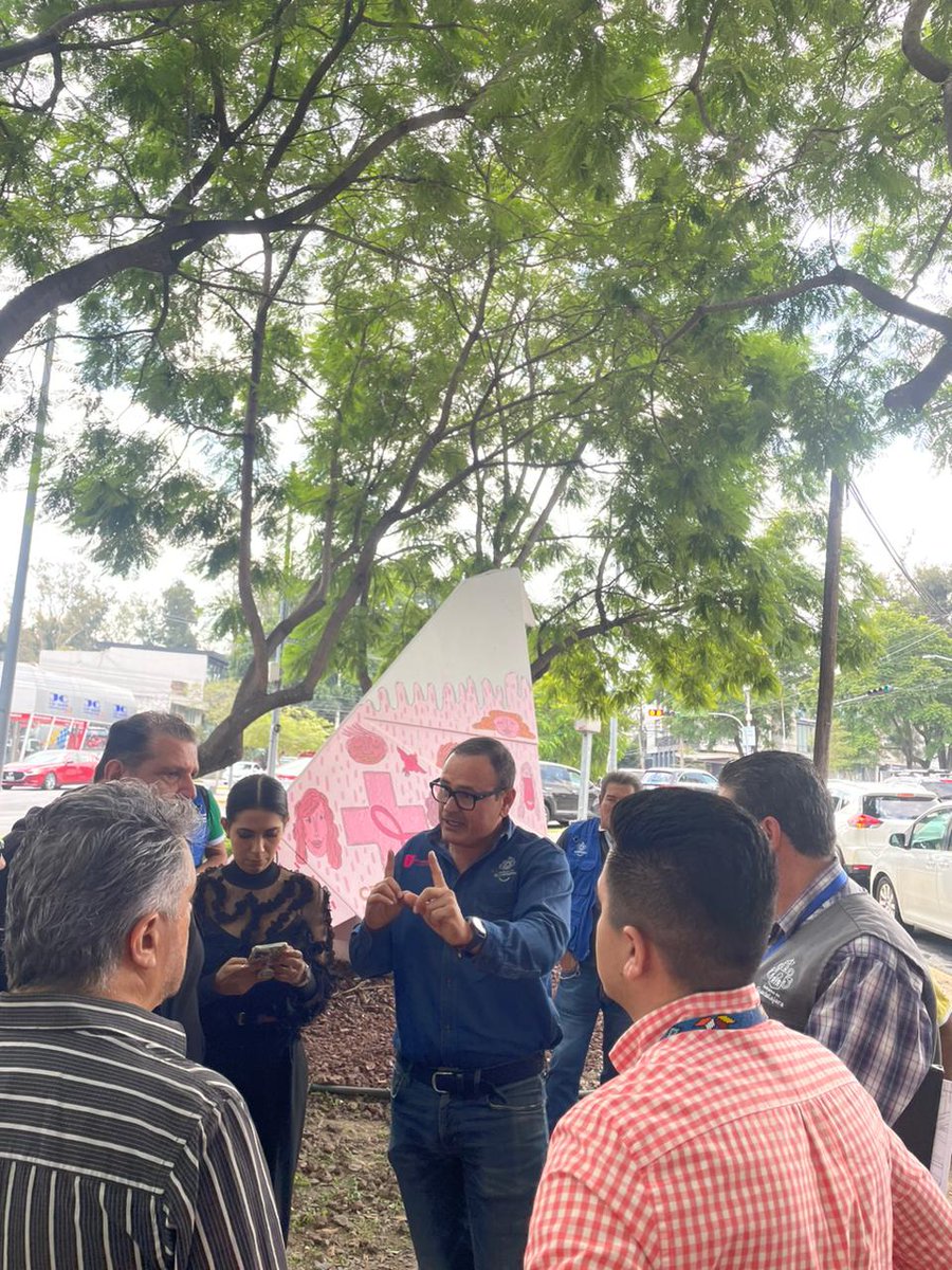 ArqEnriqueAG's tweet photo. Hoy hicimos recorrido en Av Montevideo con Piero y Joel, Presidentes de las Colonias Providencia y Colomos Providencia, vamos a meter Alumbrado en el Parque Lineal para dejarlo bien iluminado💡
@pablolemusn @felixgastelum20 @GuustavoFlores8 @Pierovegayahooc @colomos_provi https://t.co/MhxKx719Bn