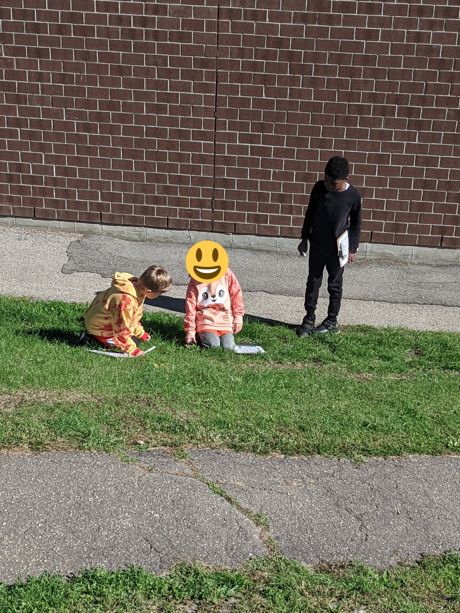 Une belle journée pour une chasse au trésor! A beautiful day for a nature themed scavenger hunt (this past Friday)! These Grade 4s worked together to find the objects in French in our school yard! Bravo! ✔️📝🍃 <a href="/merritt_ps/">WilliamHamiltonMerrittPS</a> <a href="/Mrs_Kelcey/">Janet Kelcey</a>
