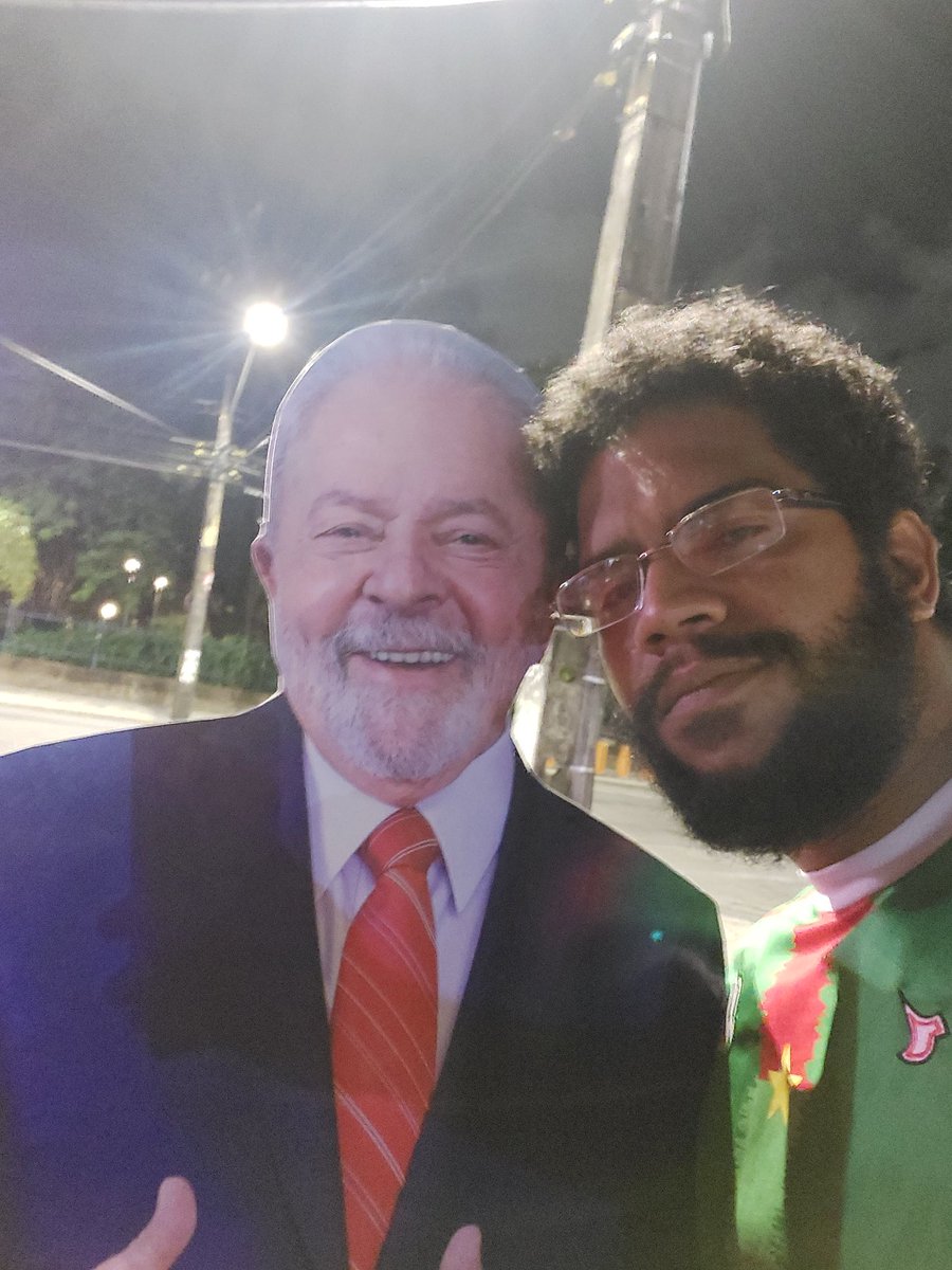 jonesmanoel_PE's tweet photo. Agora é Lula no segundo turno. Como argumentei no vídeo do meu canal sobre "voto útil", o primeiro turno é afirmação de projeto e construção de força política para o que você deseja ver realizado. Segundo turno é o voto tático na redução de danos.

Agora é votar 13! https://t.co/bcMEgi1eY2