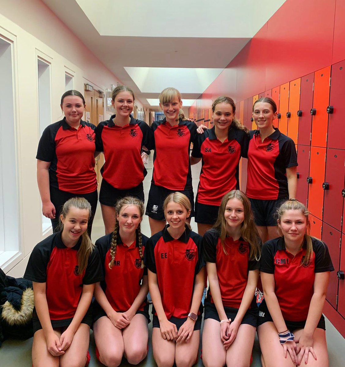 GMS_PE's tweet image. 2 wins from 2 for our U16 indoor girls. 3-0 win vs Godolphin and Latimer. 2-1 win vs Borlase. MVP Sophie 🏑 #teamGMS