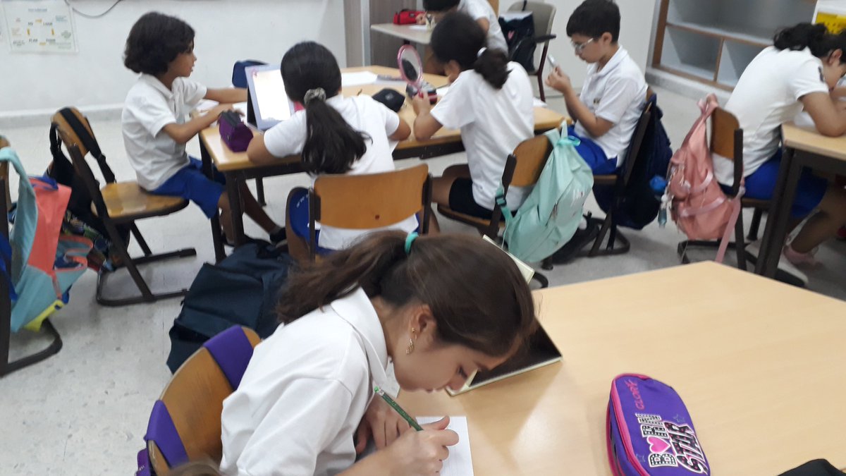 RHHS_Elementary's tweet image. Looking into their hand mirrors, BE5A learners tried to dig deeper into their inner selves and come up with their personal narratives #provocation #who_we_are #self_image @RHHS_Saida