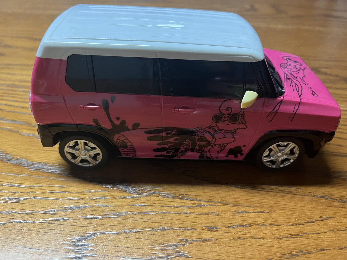95yuki_mama's tweet photo. 家にあるおもちゃの車にお絵描きしてた夫👨
朝起きてビックリした！🎨✍ https://t.co/VOtqLAkI4x