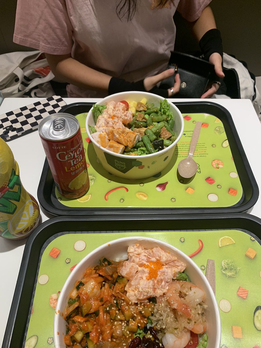KnightGirlPlayz's tweet photo. I should be a food vlogger https://t.co/QJufytxIWD