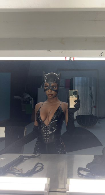 Your fave Catwoman 🐈&zwj;⬛ https://t.co/p5TaKidDUc