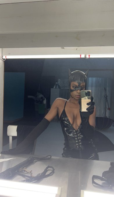 Your fave Catwoman 🐈&zwj;⬛ https://t.co/p5TaKidDUc