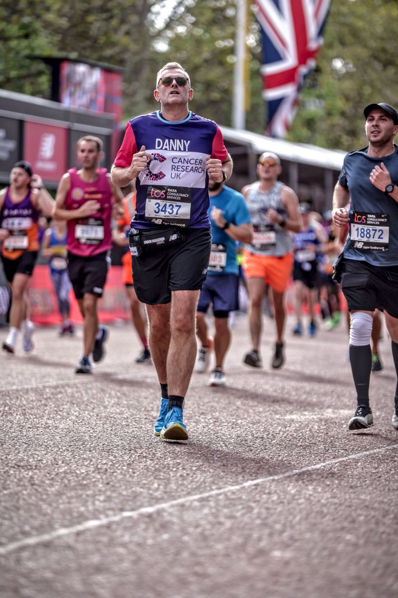 Cur1Dan's tweet photo. This photo says it all! Was absolutely shattered as I crossed the line! But over £10K raised for @CR_UK from the last two London marathons so well worth it! #LondonMarathon #WeRunTogether https://t.co/Pnd4imUI7T