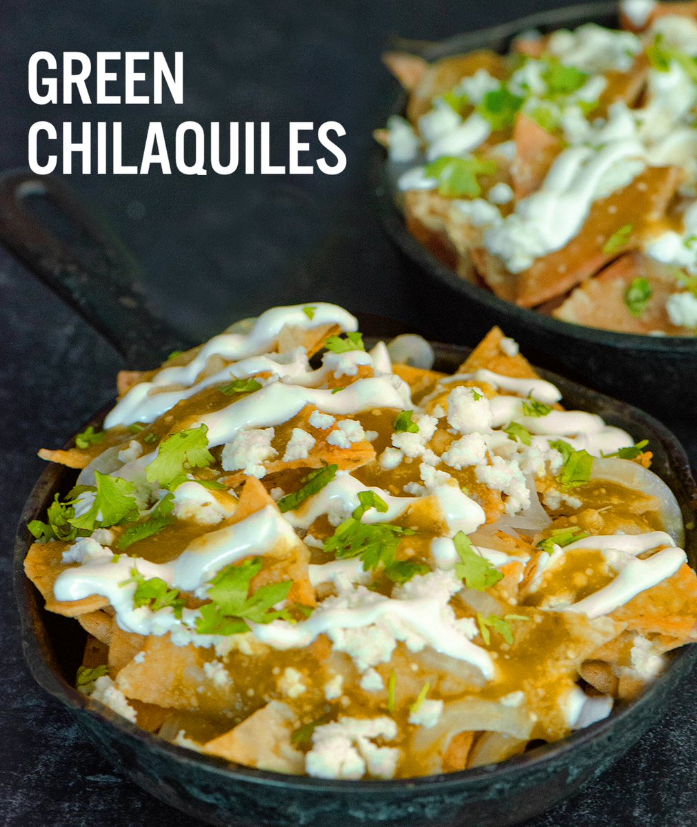 Shake off the Monday blues by making green chilaquiles on Tuesday with CA Queso Fresco and crema con sal 💚 Recipe in our link in bio! #RealCaliforniaMilk