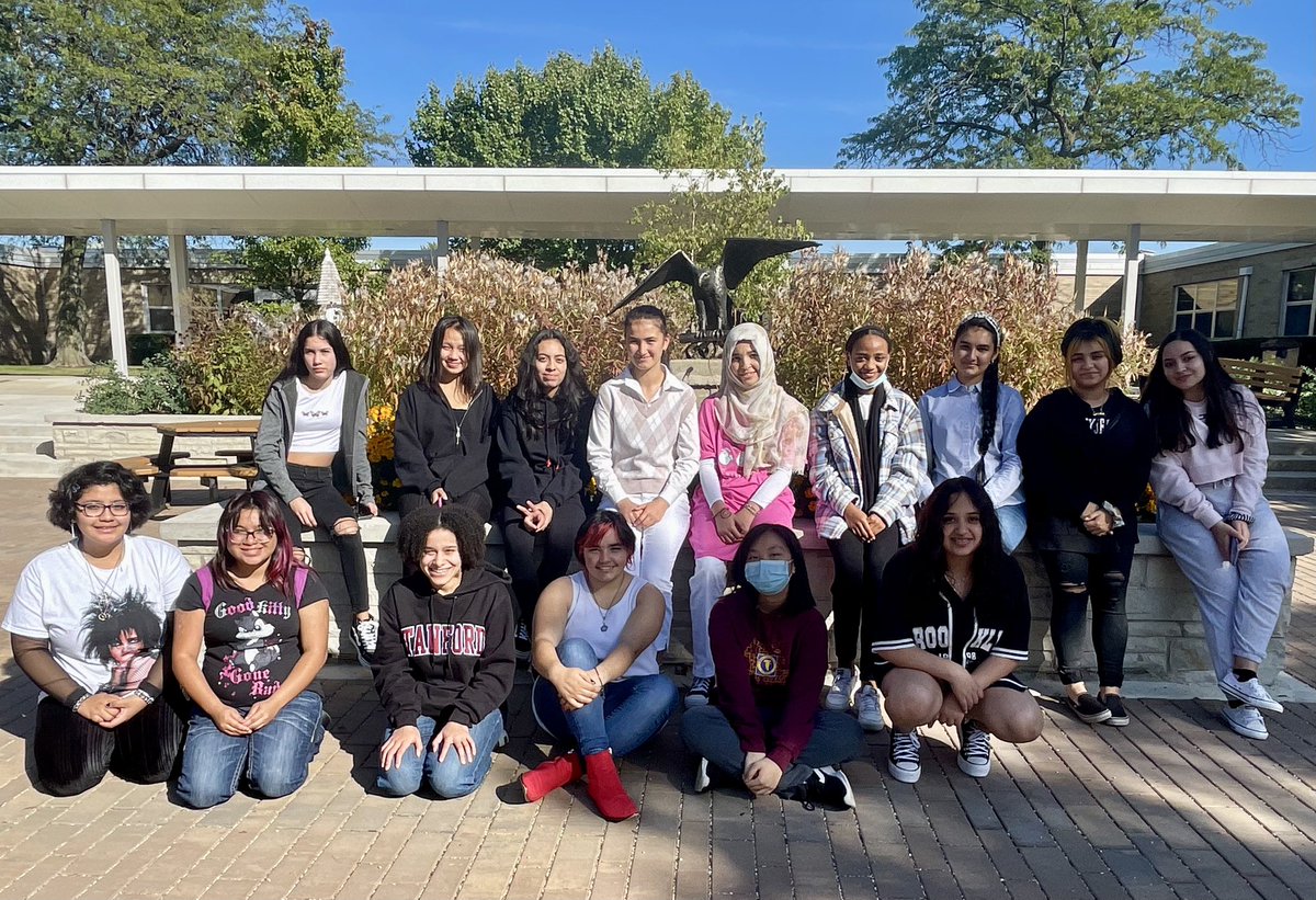 Rachel__Gannon's tweet photo. A gorgeous fall day with Multicultural Club! 🍁🌏 Featuring great student presentations on Uzbekistan and South Korea. #YourCommunitySchools https://t.co/pdS0XUGf70