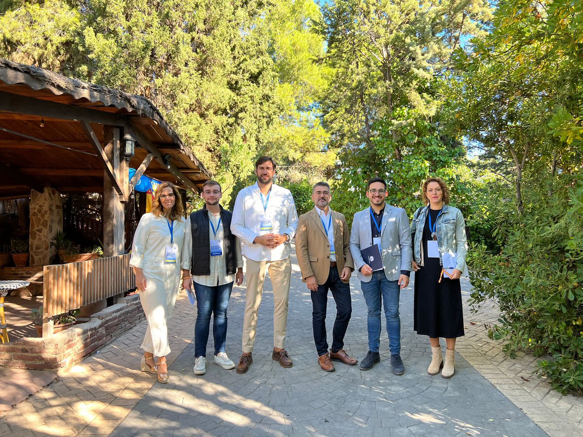 NNGG_Valencia's tweet photo. 🫂Nuestros alcaldes @CarolinaRafol, Pepe Forés, @SandraTuregano, @BorjaGirones y @htroyano_ https://t.co/sMzSdVYzua