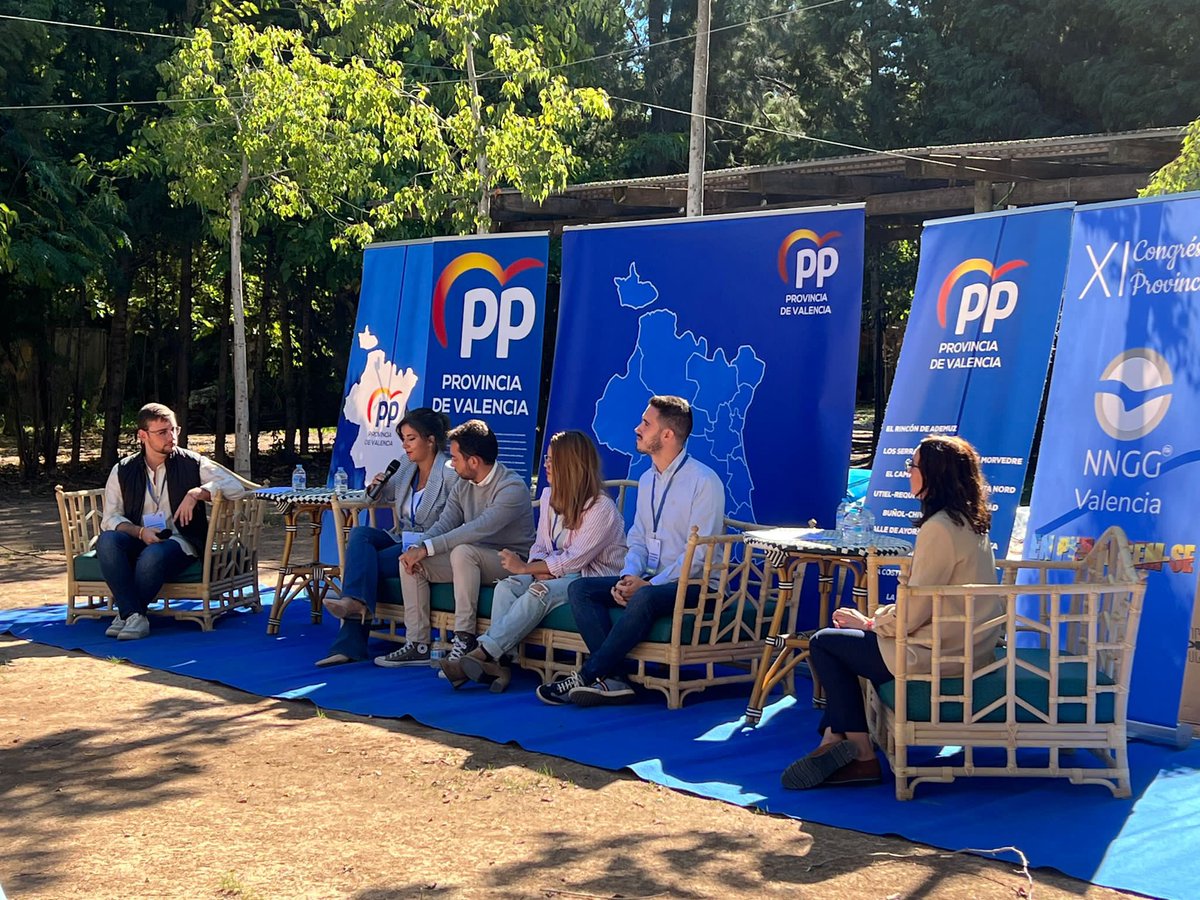 NNGG_Valencia's tweet photo. 🔝Y por ultimo, nuestros concejales @MarinaPont_, María Segura, @e_grau, Silvia Milvaques y @XimoHerrero 

¡Gracias a tod@s! 💙 https://t.co/eDzxxx00ME