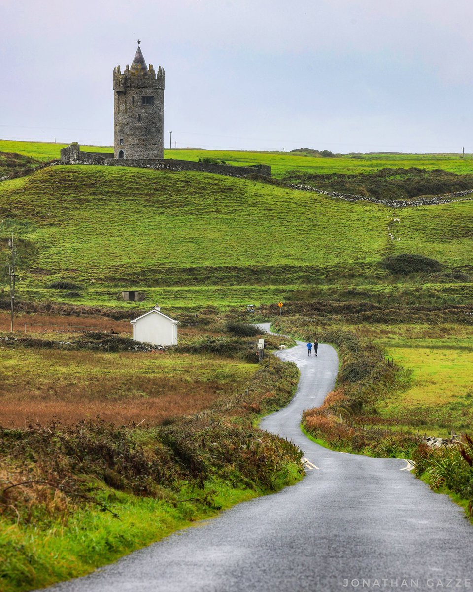 Jgazze's tweet photo. Chasing castles in @IloveDoolin! Next stop, Cliffs of Moher 👀🏰🍀
@GoToIrelandCA @Media_IrelandCA #GoToIreland #Ireland #Photography https://t.co/RVx76xSVWH