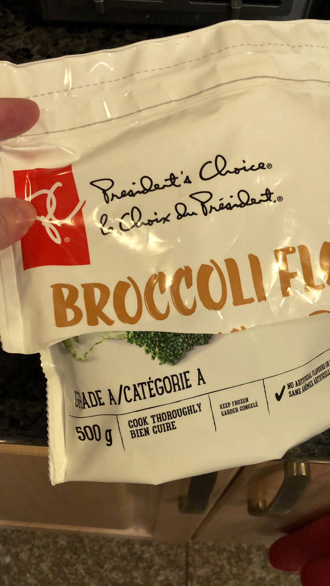 Peady's tweet photo. Utterly ridiculous packaging. It doesn’t have to be this way. No frozen broccoli florets need this kind of real estate. 😑#HeyPC https://t.co/DbAMisABEh