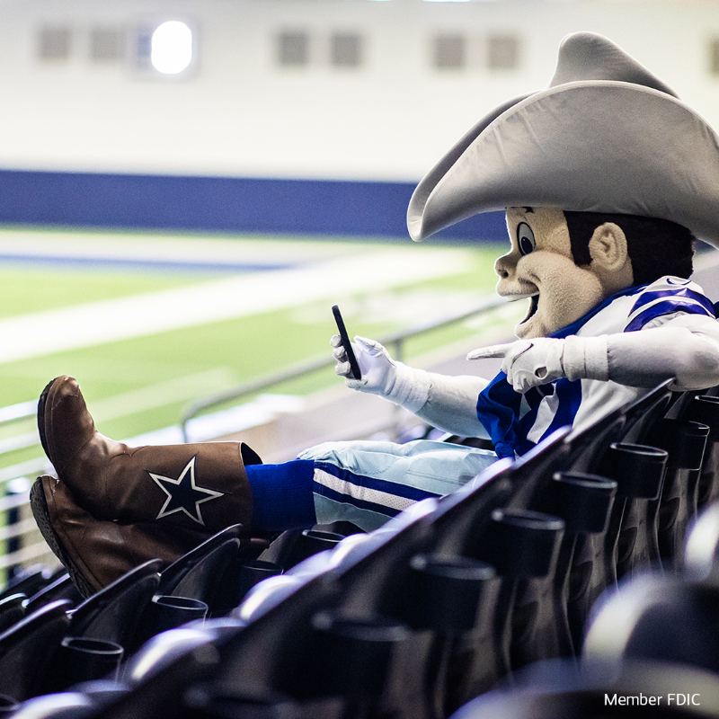 BankofAmerica's tweet photo. Rowdy doesn't simmer down on his days off.​

Instead, he gets pumped to use digital tools so impressive, @dallascowboys fans just #CantStopBanking.