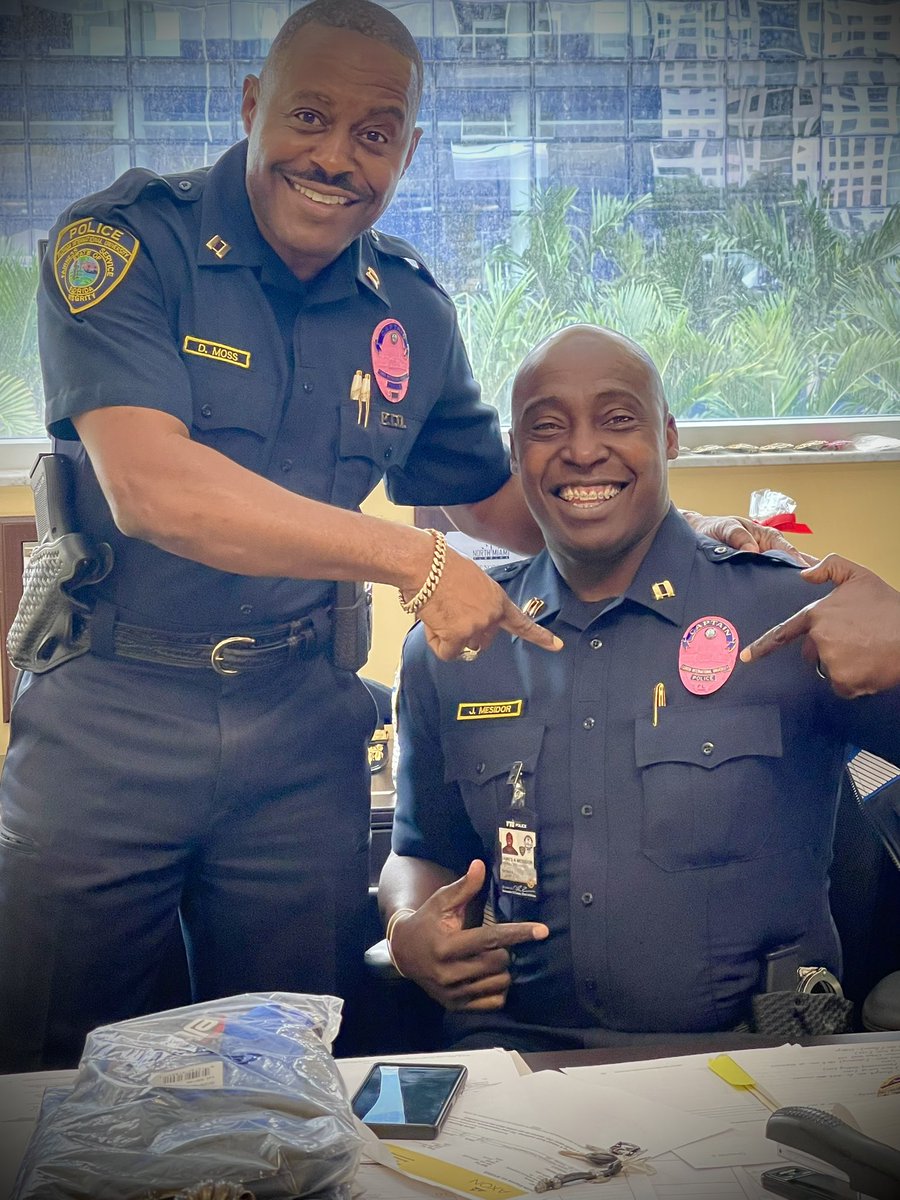 Delrish_M's tweet photo. We got him right! #pinkbadge #BreastCancerAwareness #BreastCancerAwarenessMonth #breastcancer #findacure @FIUPOLICE @FIUnews #police https://t.co/wug5BZRuHU