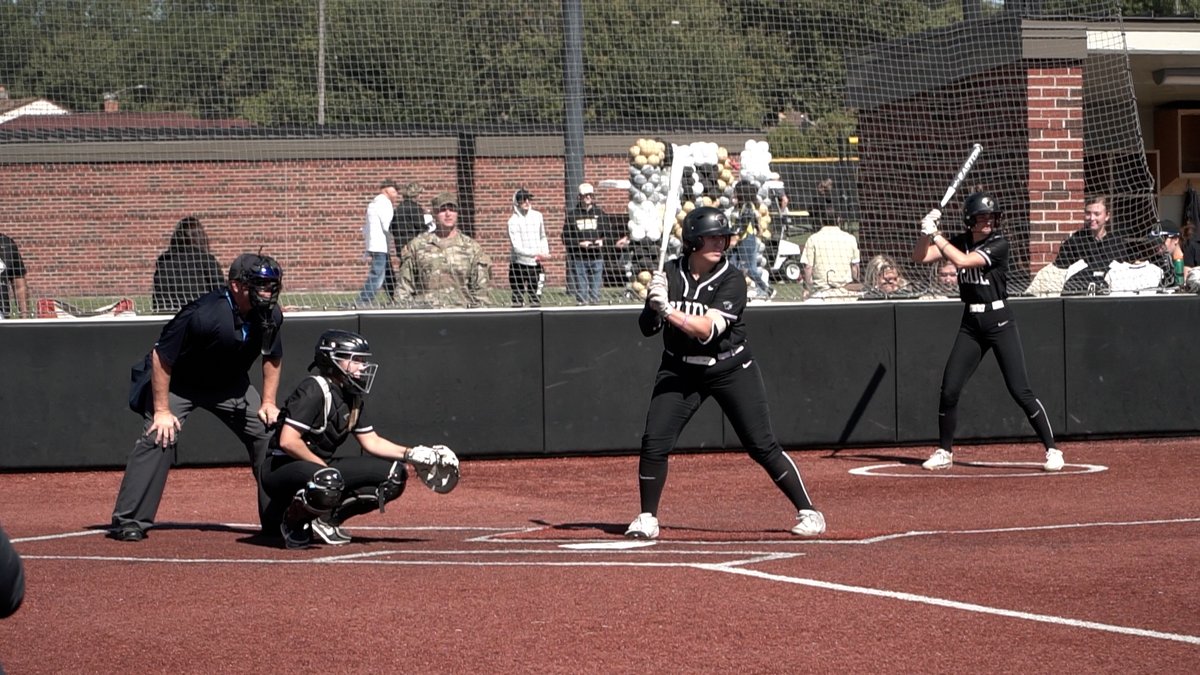 PurdueNorthwest's tweet photo. #PNWProud: Check out these shots from the #PNWPride Fall Sports Festival this past weekend! https://t.co/i4MOZjIHGr