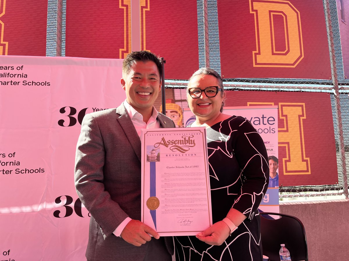 .@MyrnaCastrejon and @EdnovateSchools CEO @OliverSicat holding a Resolution by Assemblyman @ChadMayes that recognizes #Chartersat30 and the high-quality education provided to millions of students across the Golden State particularly in low-income communities.